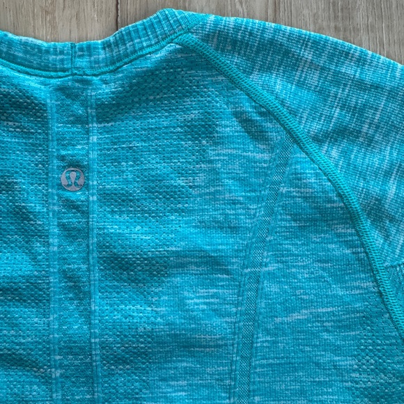 Lululemon Aqua Short Sleeve Women's Tee size 8 - Picture 4 of 4